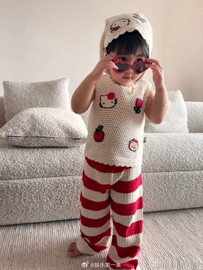 明道女儿近照明道两岁女儿近照 明道晒出两岁女儿近照，好萌！ 