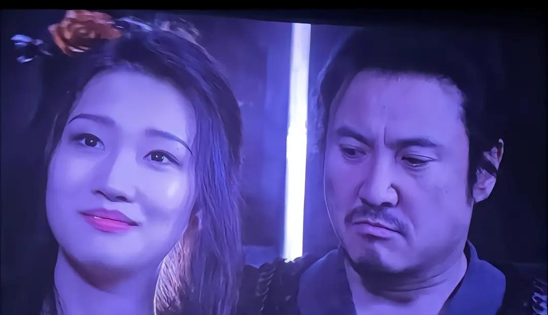 "瑶琴，杀啊，杀～”
她是计划之外，是不知亡国的商女，是纤弱女流，但她却愿意相信