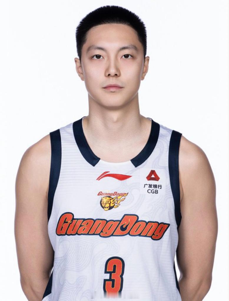 胡明轩胡明轩 2025-2026赛季CBA联赛胡明轩官方写真大头照 📸 ©️更