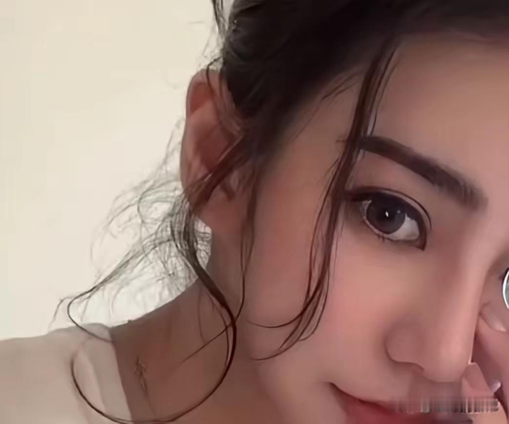 每个人都有自己的选择，小梅也是经历了一次失败的婚姻后，选择了小菲，小菲到处被说，