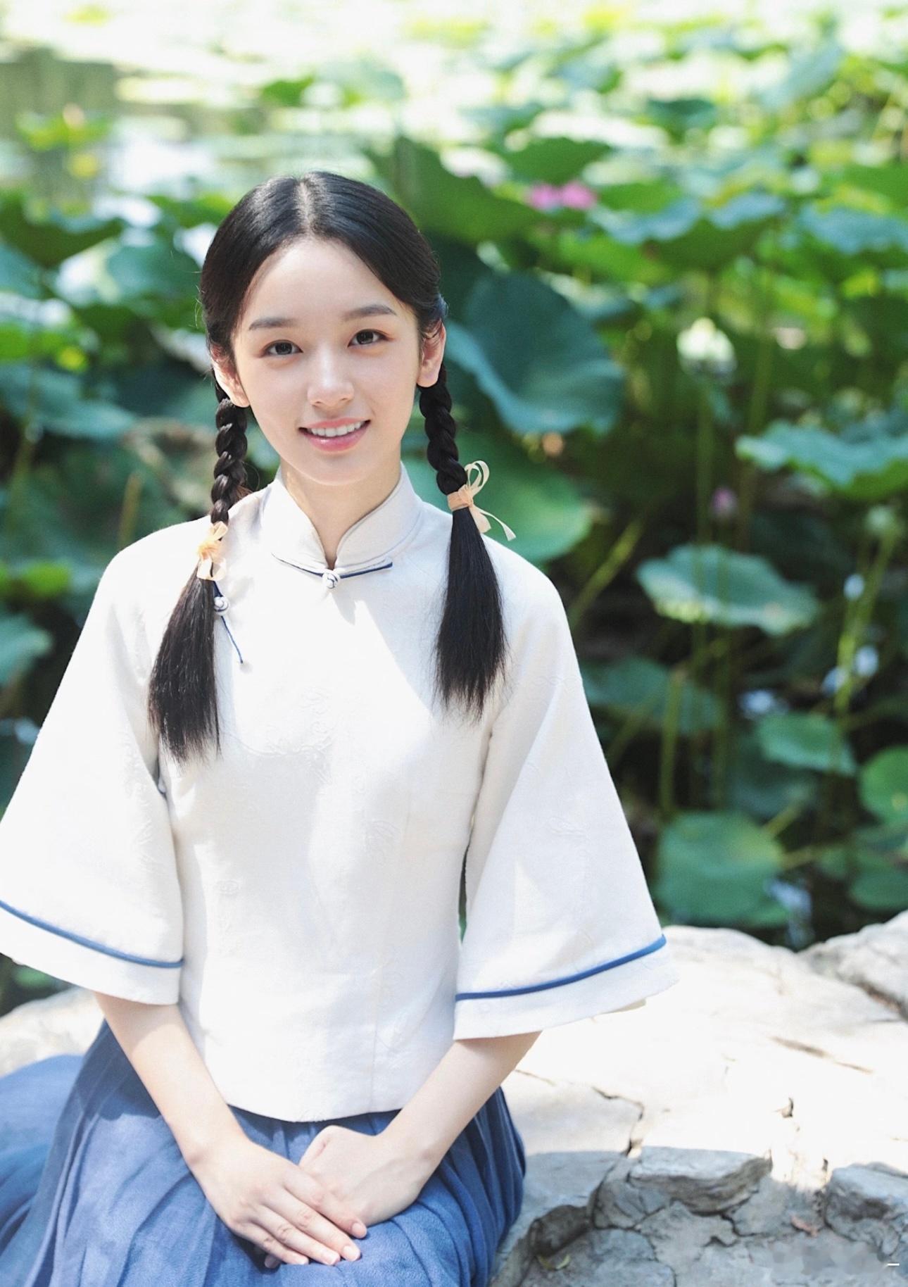 红舞鞋首发概念海报 谁不为这海报心动啊！《红舞鞋》首发概念海报质感绝了，色调和构