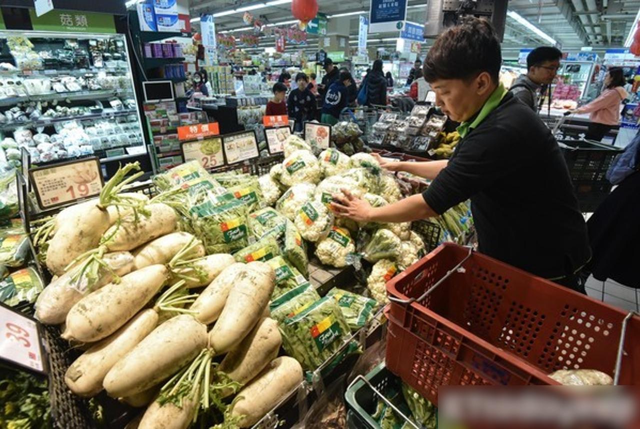 喊台湾菜价“贵得吓人”，陆配拍片感叹“活不起了”！不少人破防了？

一名陆配分享