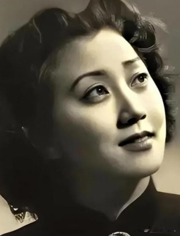 2012年，蒋英在北京逝世，葬礼十分隆重，她的遗体上覆盖着鲜红的党旗，可是，却有