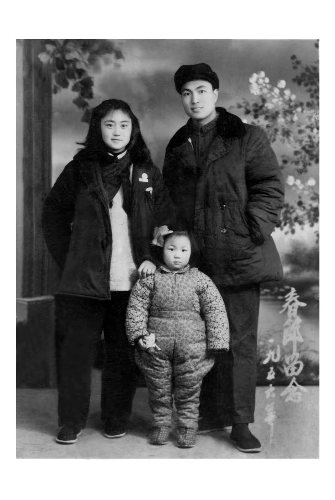 1951年，我呱呱坠地。在我尚在襁褓之时，父亲北上求学，后留在北京矿院任教。母亲