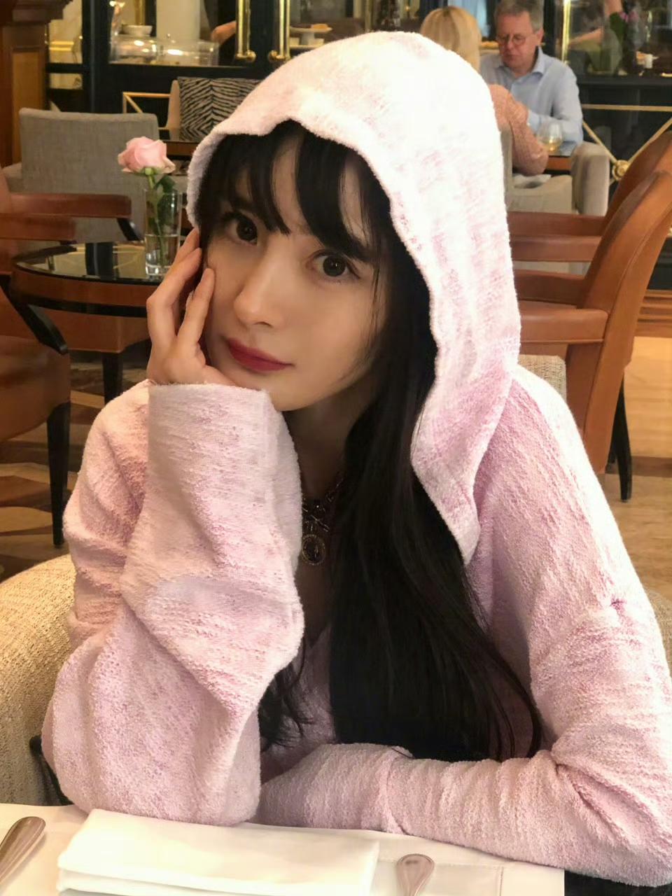 杨幂 这两张真的嫩[送心]