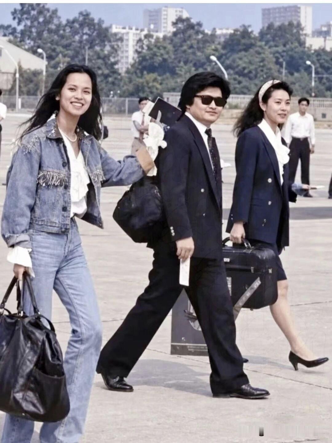 谁还记得这俩人啊？
韦唯和刘欢，1990年北京亚运会！

当年的刘欢和韦唯，意气