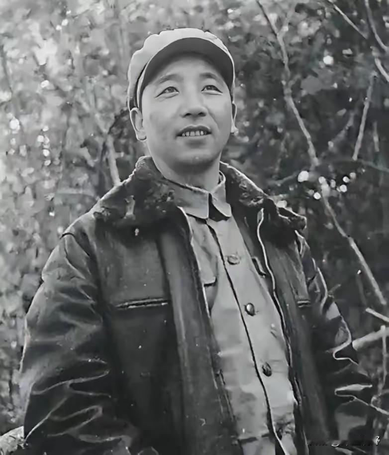 1932年，徐向前骑马路过死人堆时，发现其中一具尸体是自己手下的一名连长，并且身