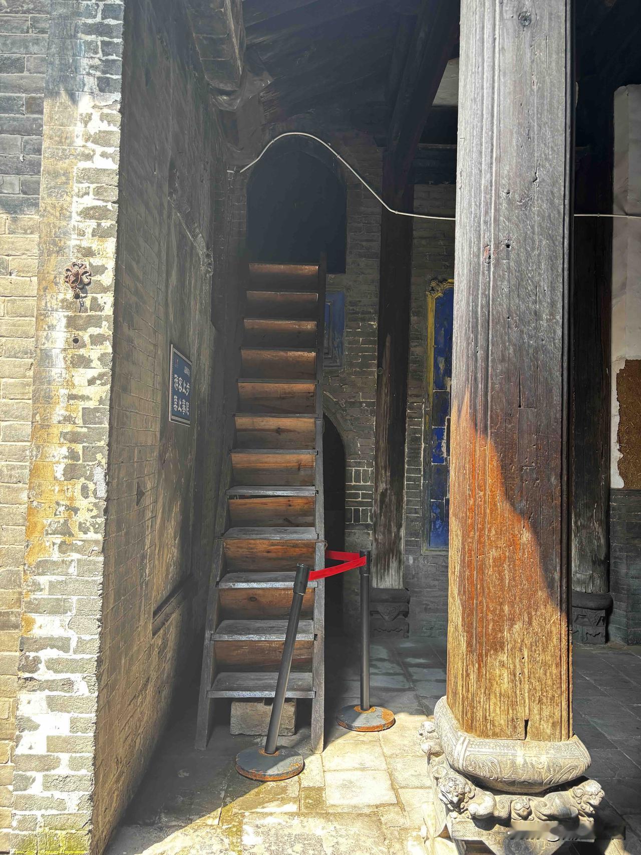 韩城党家村古建筑随拍，图三就是党家村四大建筑之一的看家楼，据说建于1918年。楼