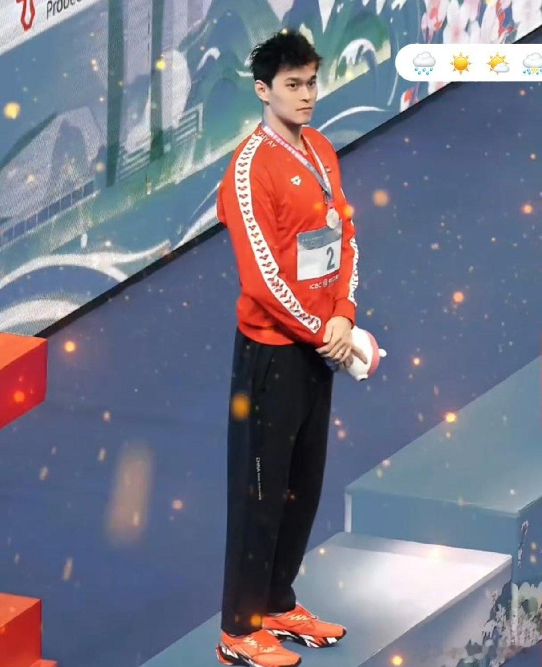 孙杨想游到100岁愿这份赤诚热爱永不褪色，逐浪之路永远一往无前 