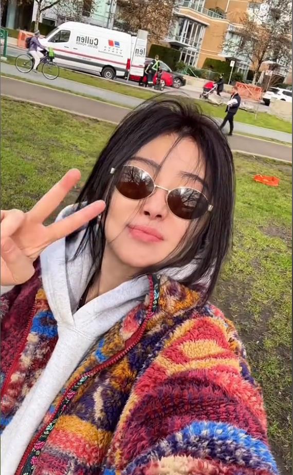 感谢三八妇女节，在这个特殊的日子里，终于见到了不老女神王祖贤的素颜照。3月8日这