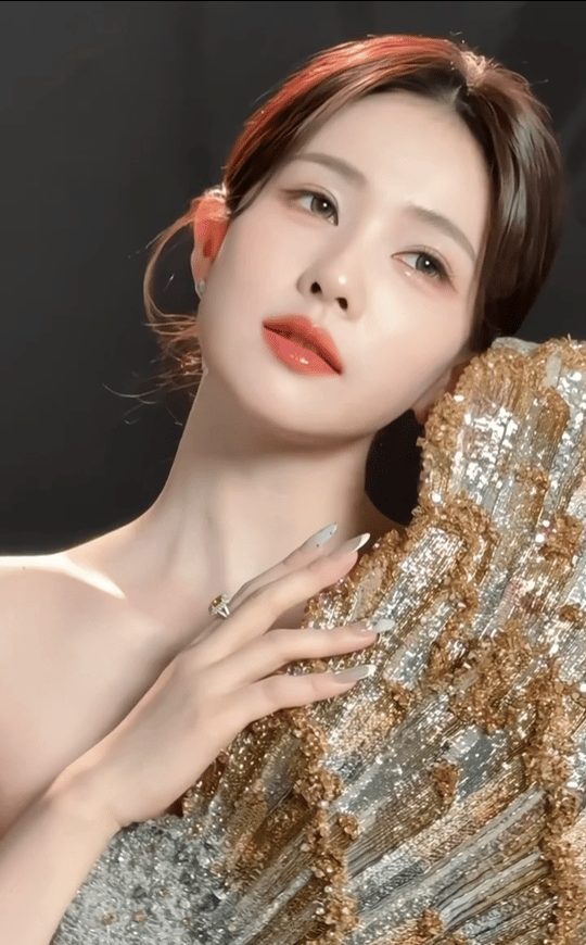 白鹿 今日 电视剧品质盛典 第二套造型，又一套高定，来自最新季的Rahul Mi