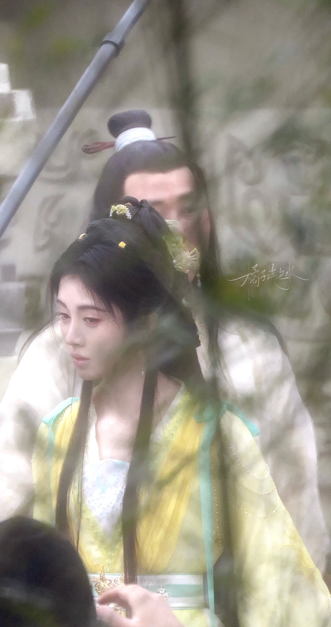 jjy鞠婧祎来战 jjy鞠婧祎阿黛 “玫瑰之所以是玫瑰，是风与光的眷顾，更是视线