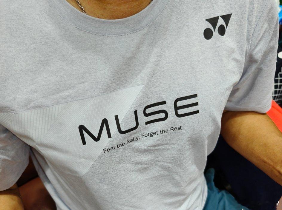 早上起来给“北航弗里茨”张总那把全新的Muse 98穿好了线。竖线百宝力Touc