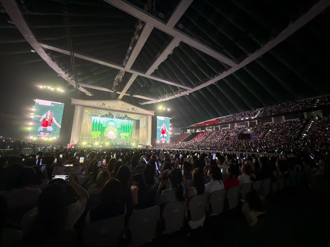 欧阳娜娜广州上座率欧阳娜娜广州演唱会上座率欧阳娜娜广州演唱会现场上座率亮眼，全场