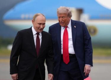 美国媒体表示现在俄乌战争还没有停止，特朗普要负一定的责任，因为特朗普现在正在帮普