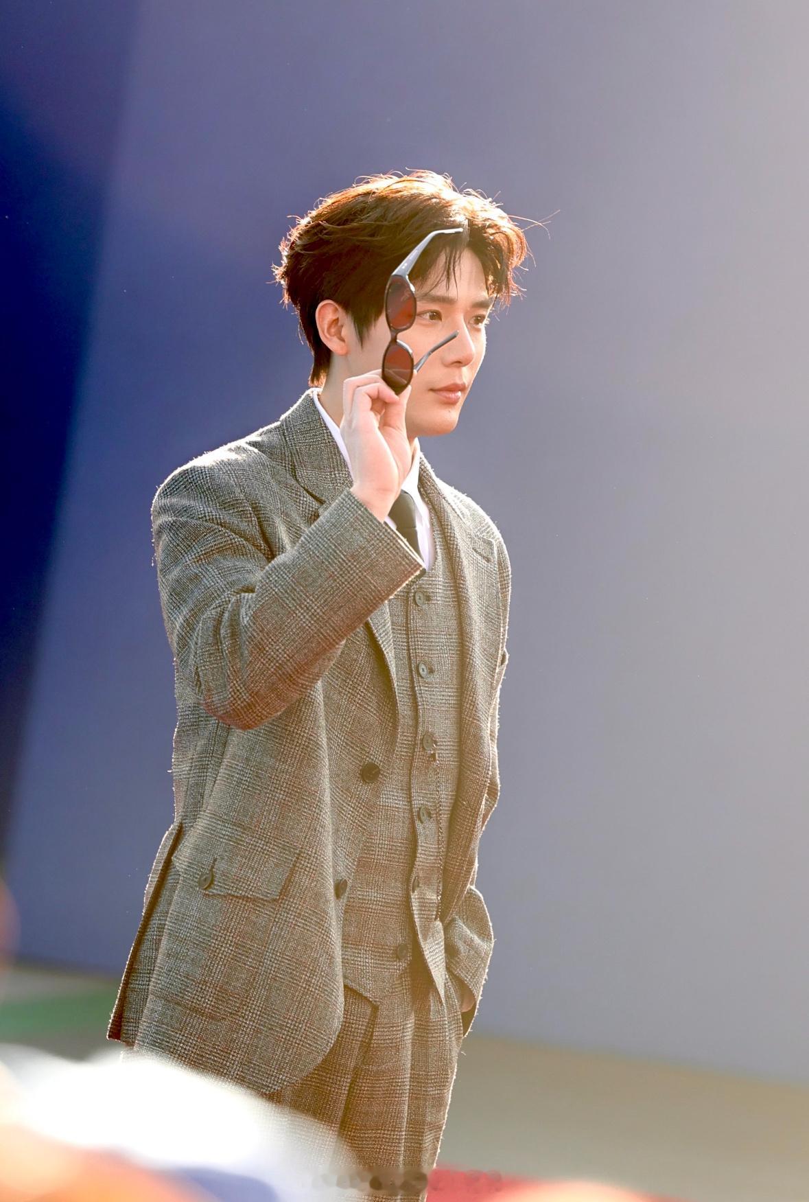 老王哥帅成啥了都 