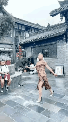 啥时候身姿绰约和摇曳生姿这种词都能形容男人了？