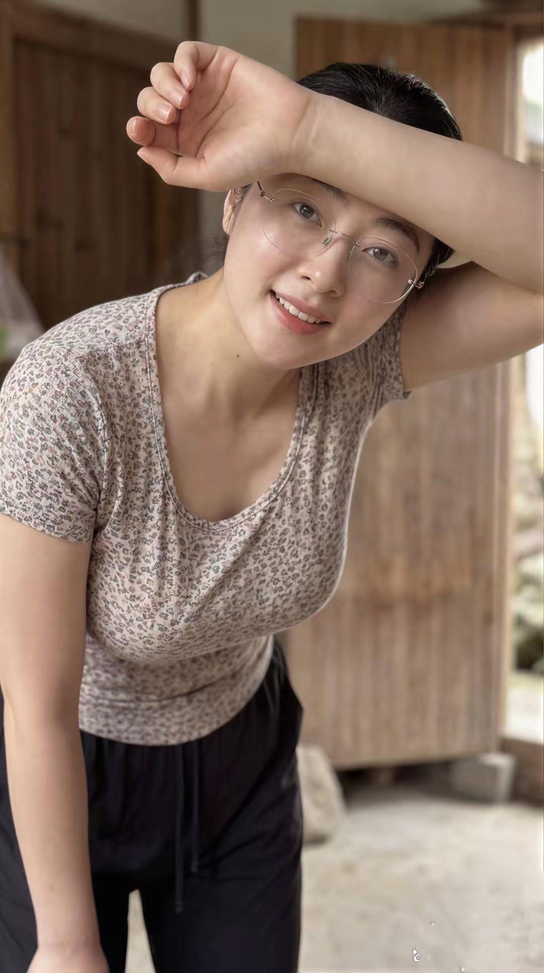 我感觉上得厅堂下得厨房的女人最美！嫂子就是这样的一个人！只要一回到家，总有干不完