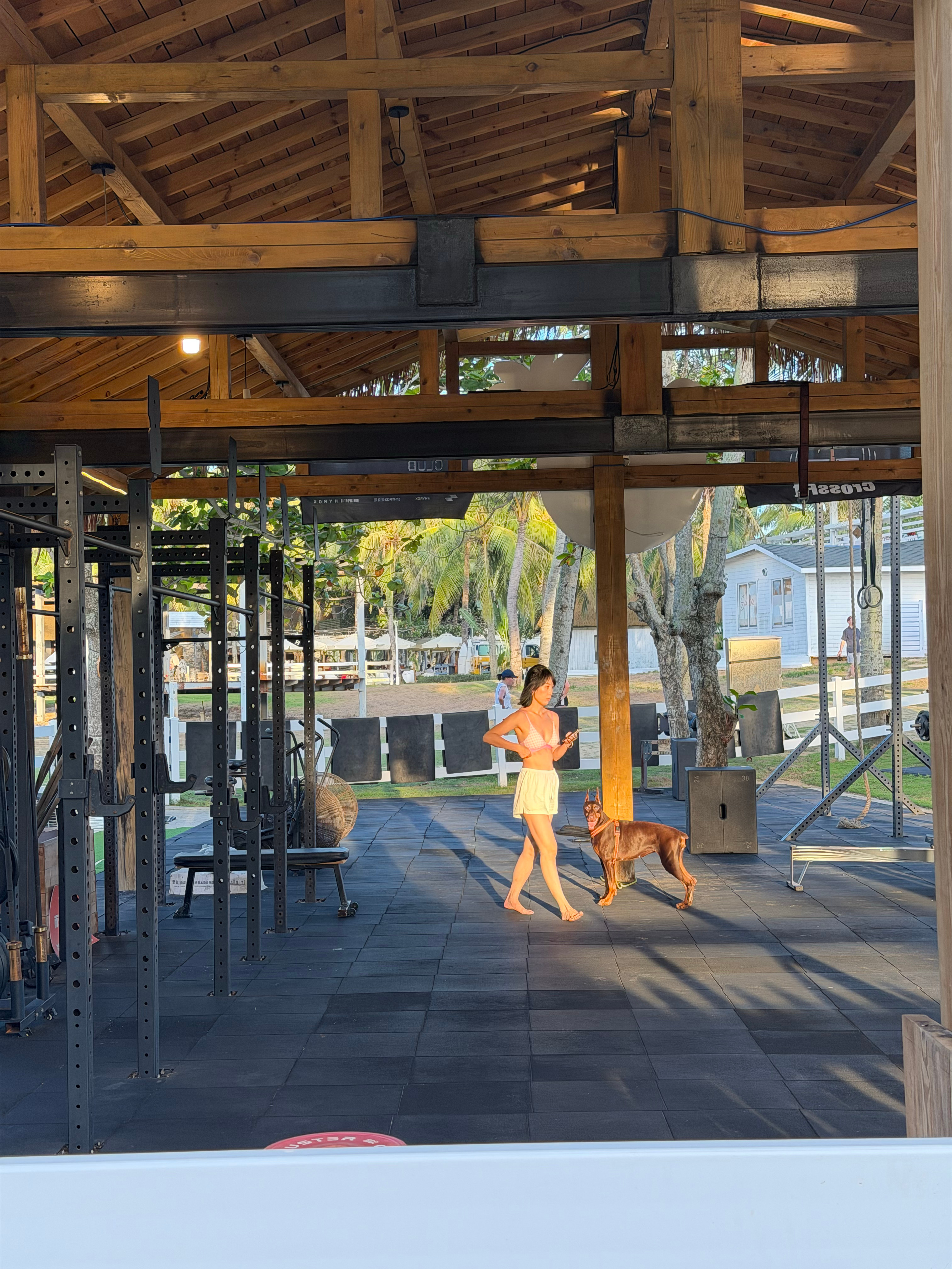 来万宁体校报道了。万宁·TheWetFloor湿地板Gym