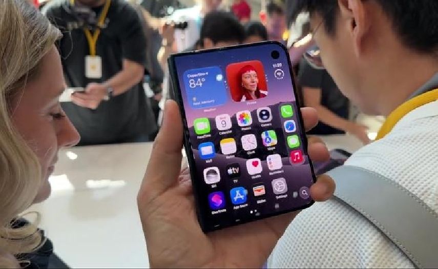 iPhone Duo 真机上手：最强折痕控制 + 纳米纹理屏！这就是苹果第一款折叠屏！