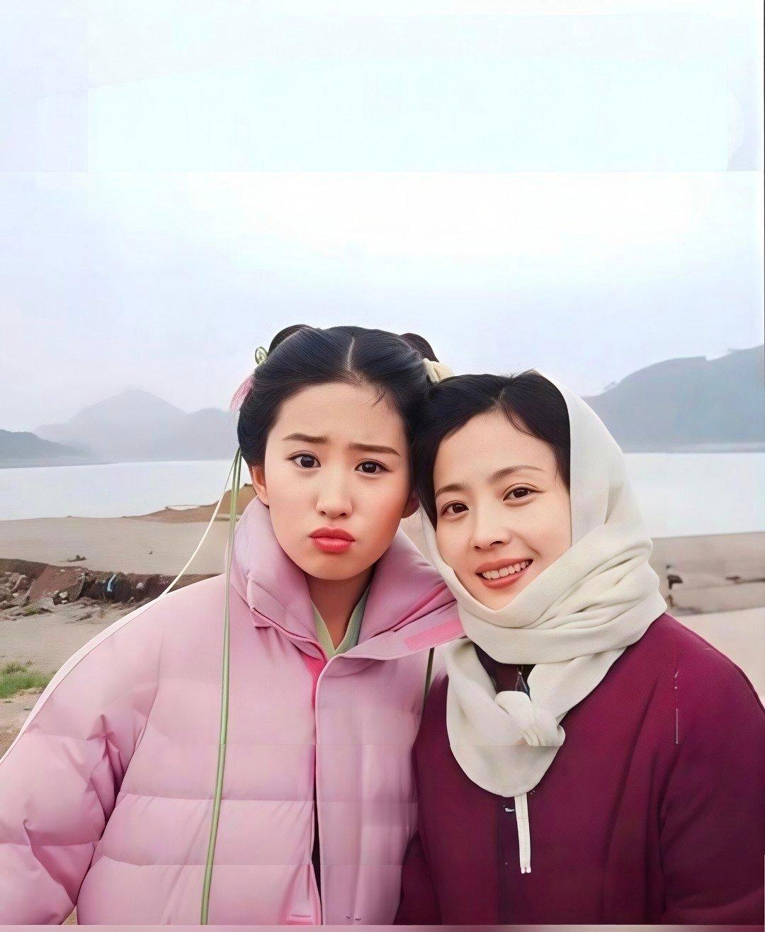 向太称刘亦菲并未缺失父爱关怀，对干爹也常怀感恩之心最近，向太在社交平台上的一段视