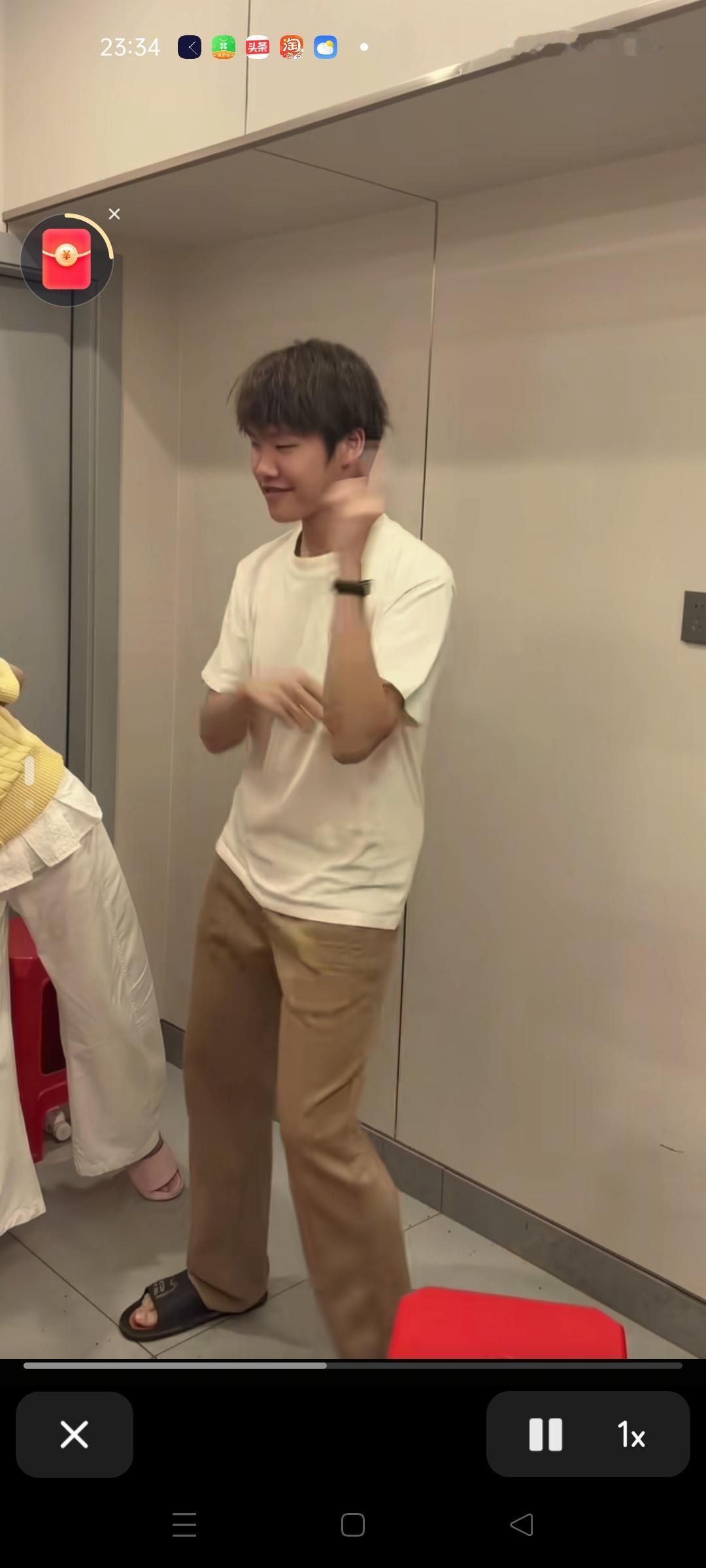 叶锐聪是个聪明又活泼的大男孩，在家里很快融入了自己的小家，家姐是其中情感的桥梁和