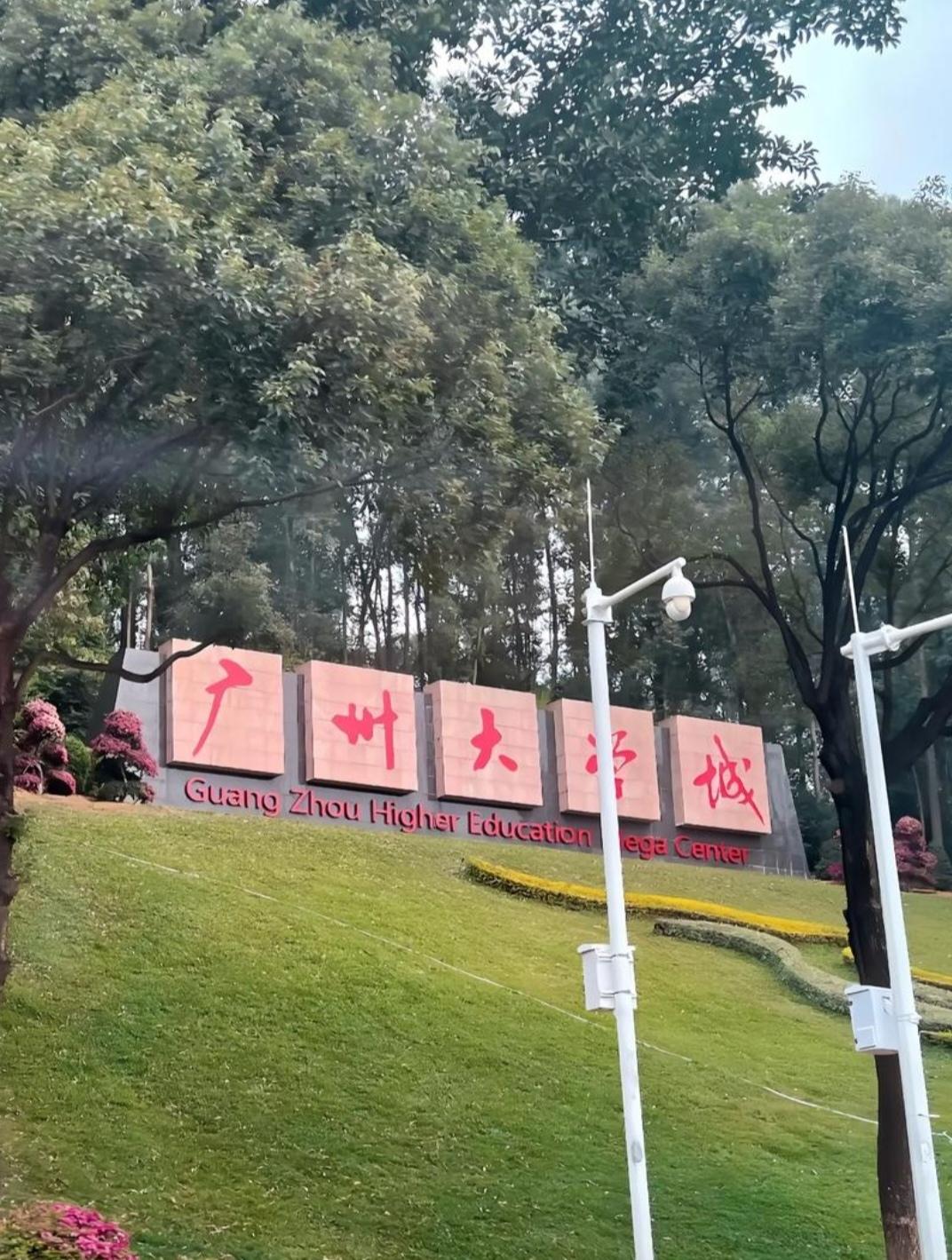 网友逛广州大学城分享毕业季景象你怎么看？
网友逛广州大学城分享毕业季景象挺有意思