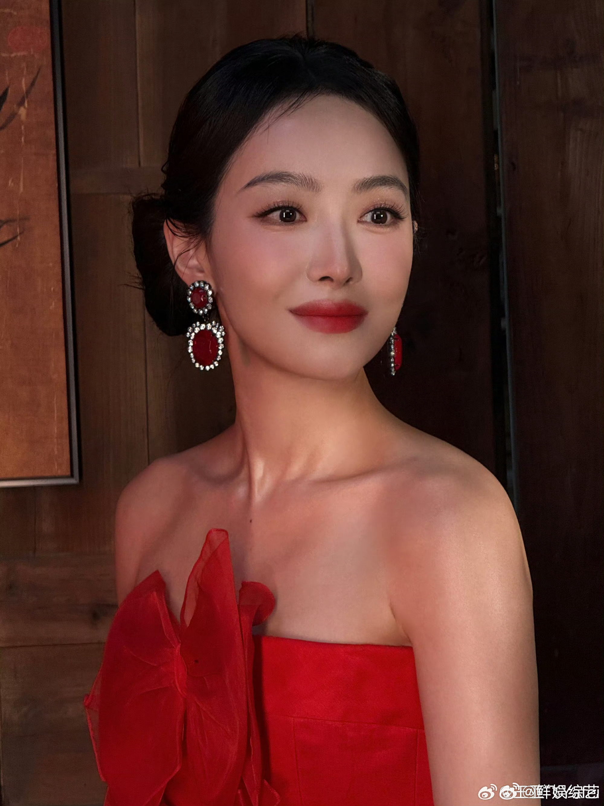 王亚飞给宋茜化的粉系微醺妆王亚飞给宋茜化的粉柔微醺妆王亚飞老师上次画的也好好看！