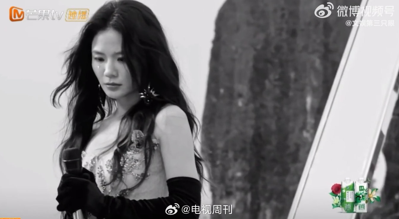 马吟吟[超话]马吟吟黄英合唱谦让乘风2025赛前秀环节，马吟吟与黄英的《谦让》在