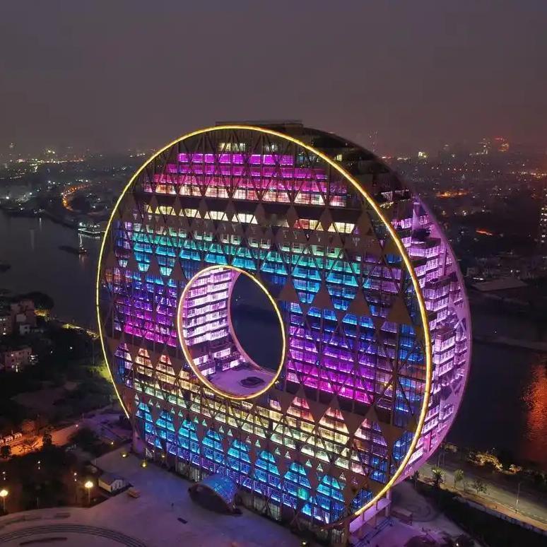 广州圆大厦于今年10月底以13.6亿元的起拍价进行拍卖，但截至11月11日16时