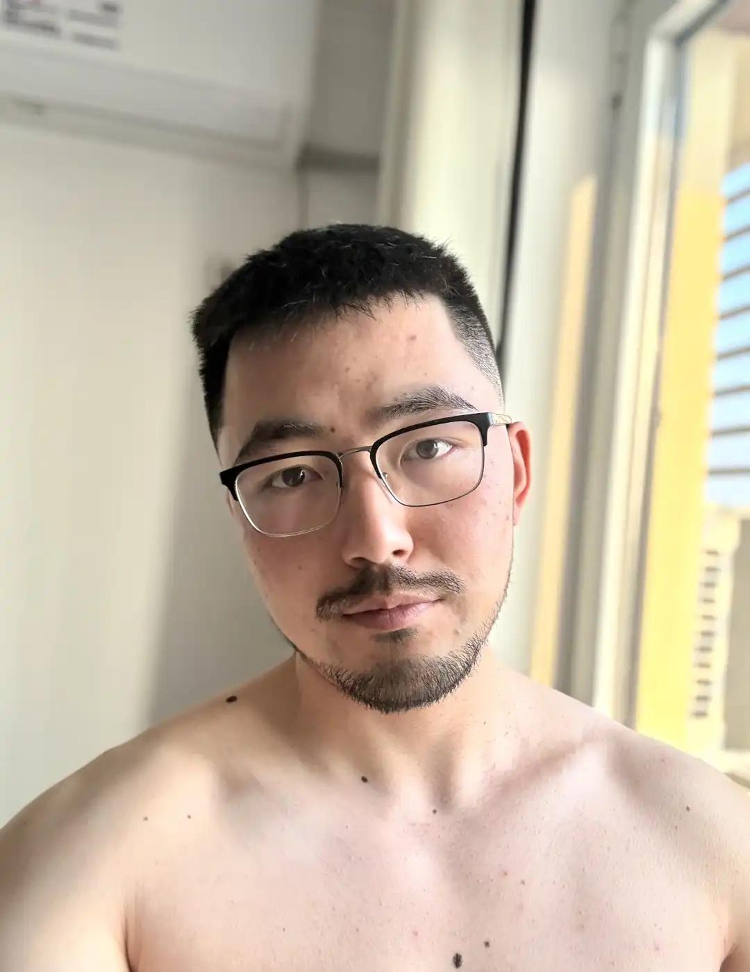 北京咋又雾霾了…
怀念昨天的阳光 胡子 忍不住拍照记录 北京 这天气翻脸比翻书还