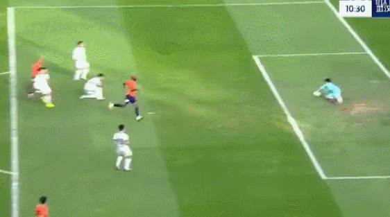 保级有望！青岛海牛率先破门，1比0武汉三镇。
中超第29轮，青岛海牛主场迎战武汉