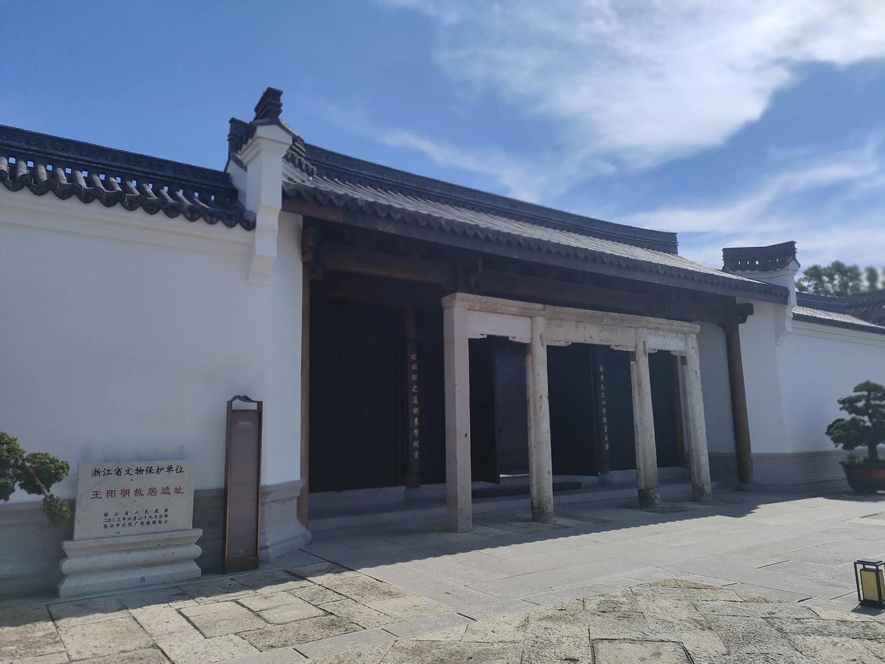 七律【格心】
文/刘柏荣

蒙迷意境欲寻真，故里姚余问守仁。
除解缘生情里惑，拂