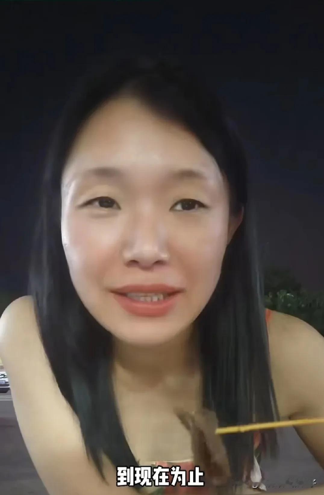 河南安阳，逆停阻碍交通近1个小时的女司机开直播了，还在和网友互怼，小心思被揭穿，