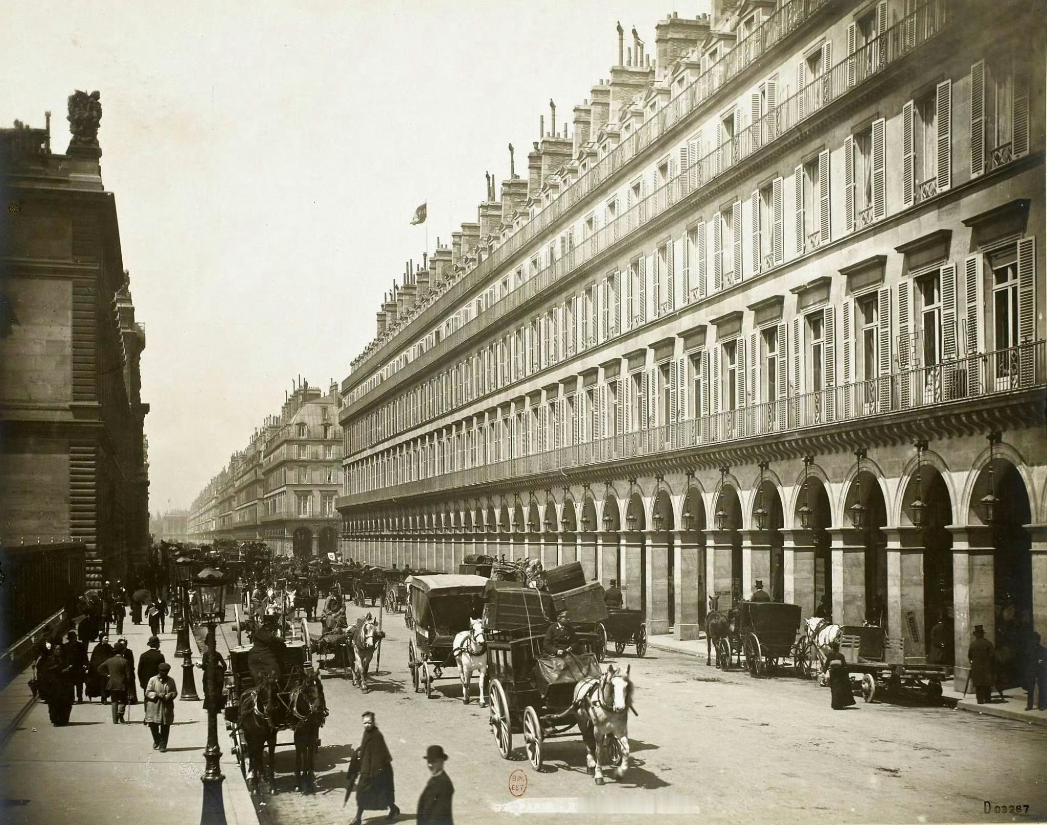 Léon et Lévy Rue de Rivoli 1889  Paris 