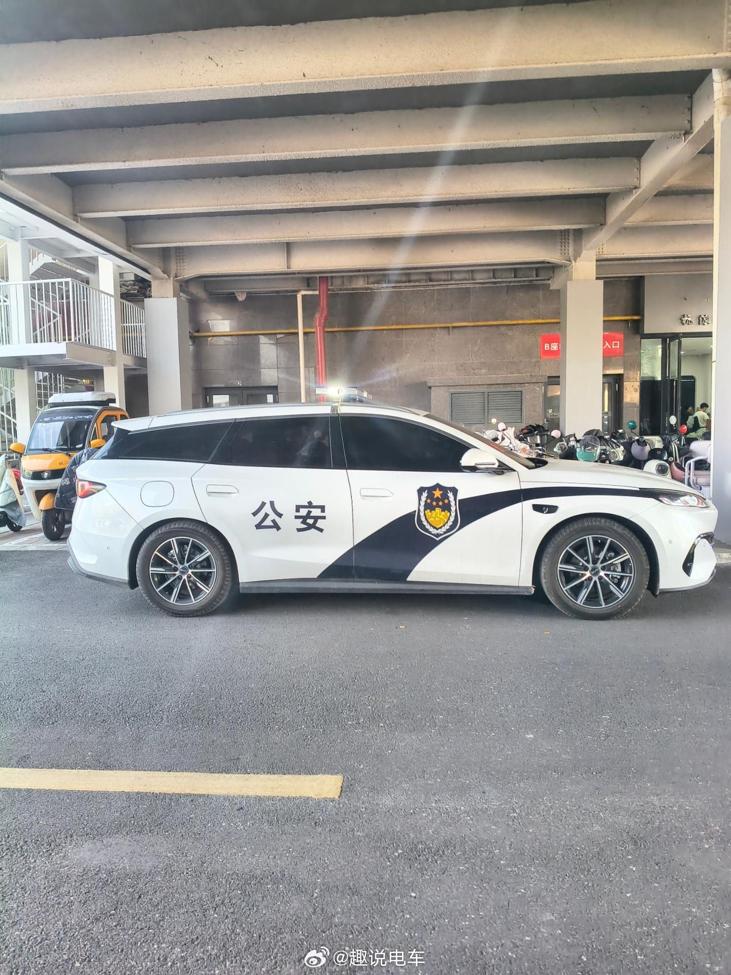 好家伙，比亚迪海豹06也考上编制了[馋嘴]  ​​​