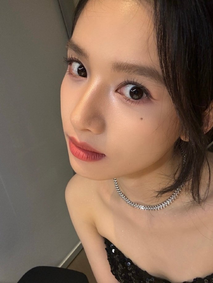 张婧仪 