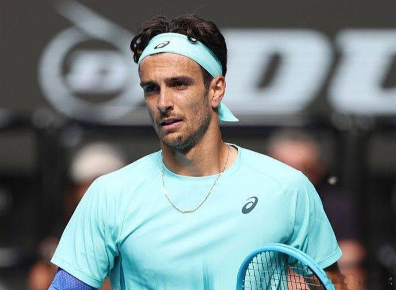 1月28日讯 澳网男单1/4决赛，38岁的赛会十冠王德约科维奇迎战5号种子穆塞蒂