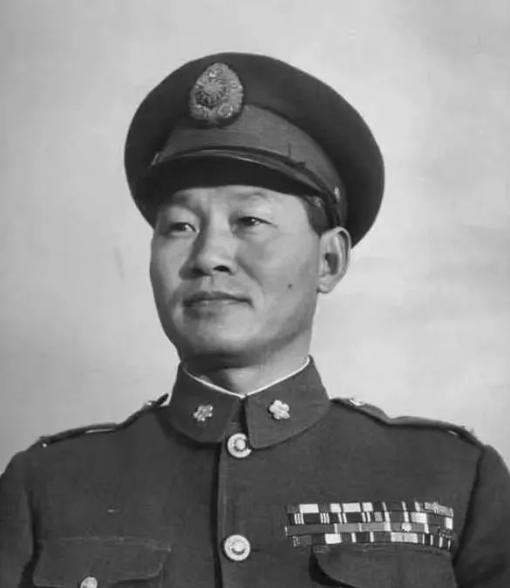 1951年，孙立人脱了衣服上床睡觉，习惯性地搂住老婆，却发现手感不对劲，他一怔，