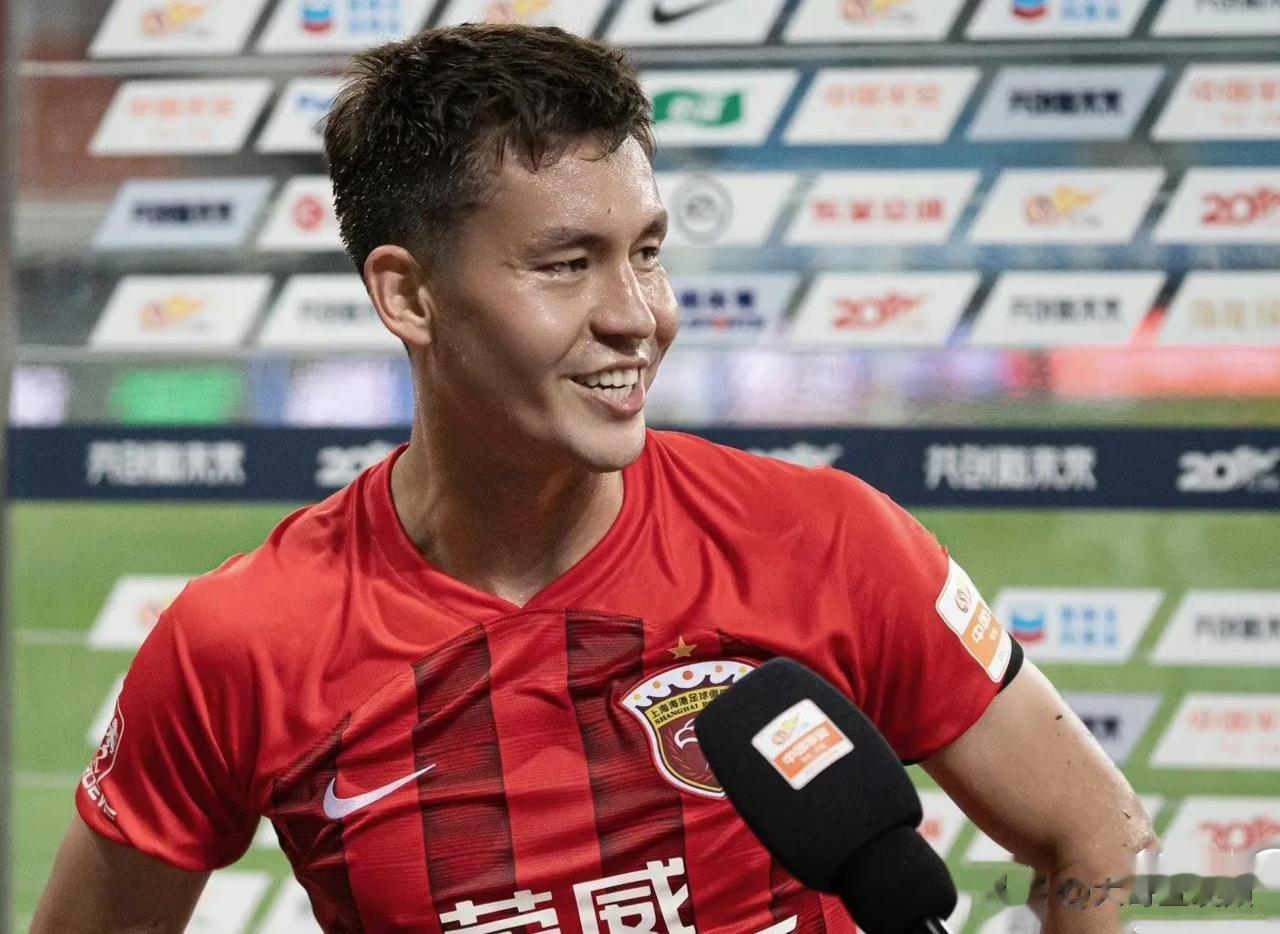 让山东球迷“跪着叫爸爸”？上海海港球员这也太狂了吧？！多少有点儿膨胀了啊[恐惧]