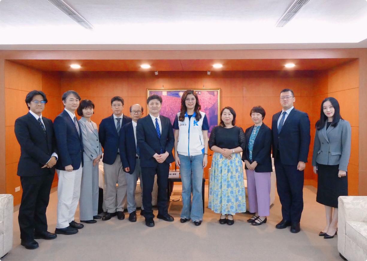 有意思了！9月5日，郑丽文会见日本东京大学“ 两岸关系研究小组 ”教授松田康博，