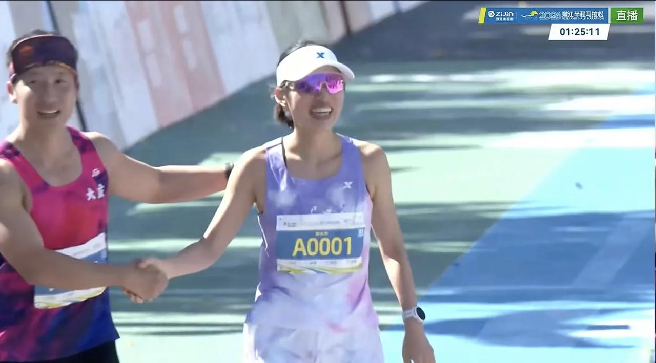 2026嫩江半马圆满落幕！女子组赛场看点十足，马洪利全程稳守领先，以1小时22分