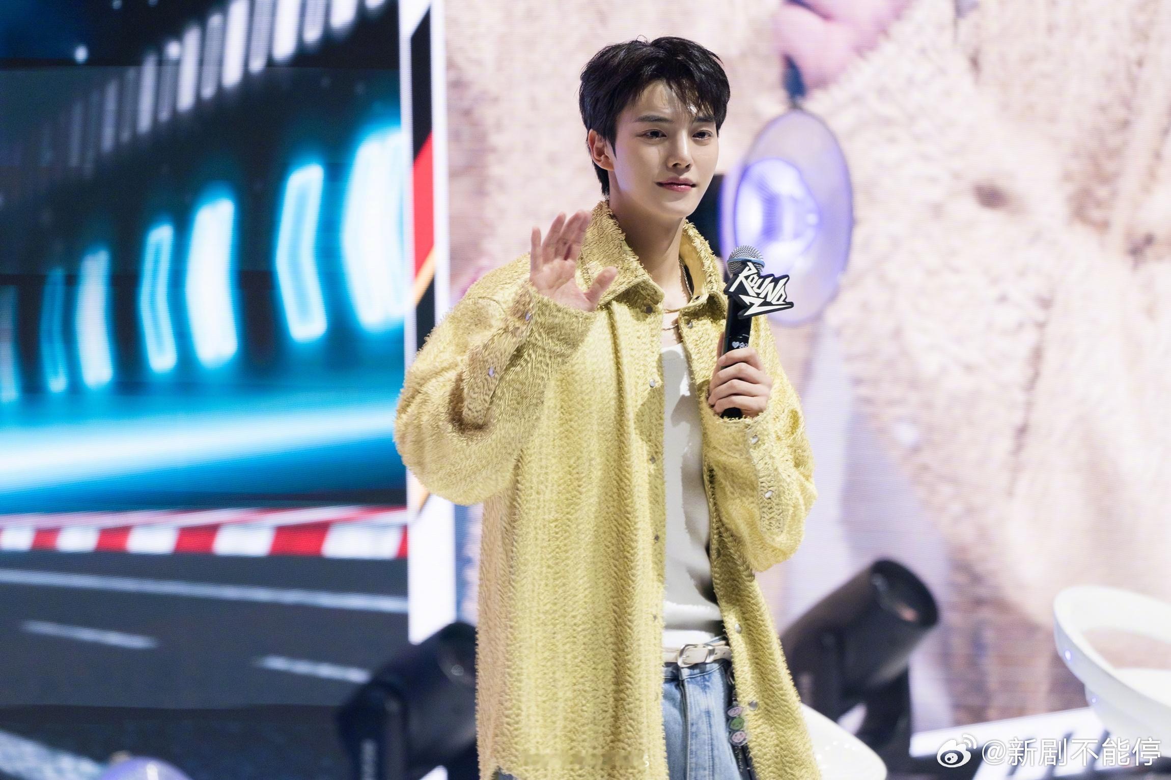 我们雅珍以前的男友是这样的盛世美颜啊~ 