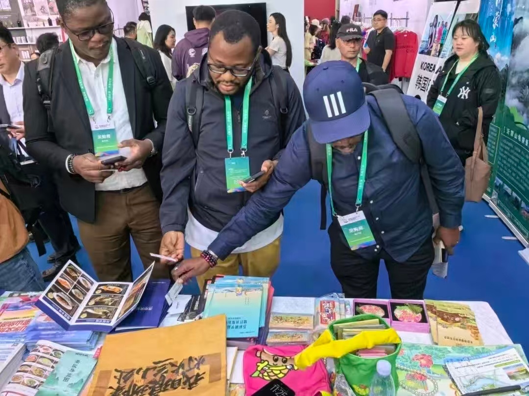 山东走在前挑大梁  刷到“临沂炒鸡亮相RCEP博览会”的新闻时，我正坐在千里之外