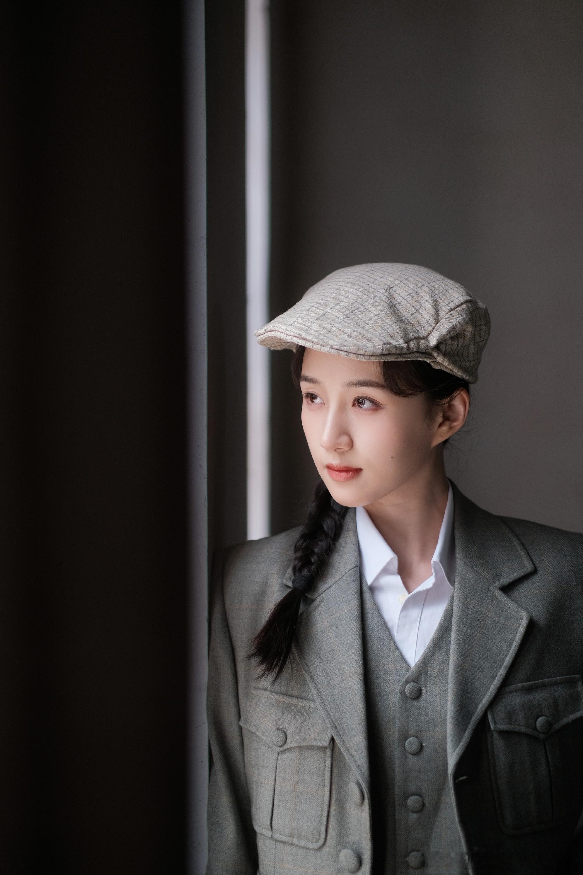 程金铭《怒刺》上线！华服藏镖暗夜点灯，解锁谍战女性新范式 ​​​