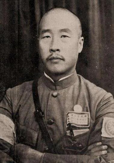 韩复榘，半路突袭别院，将大妾捉奸在床，两人吓得浑身发软，韩复榘本想一枪毙掉，怎料