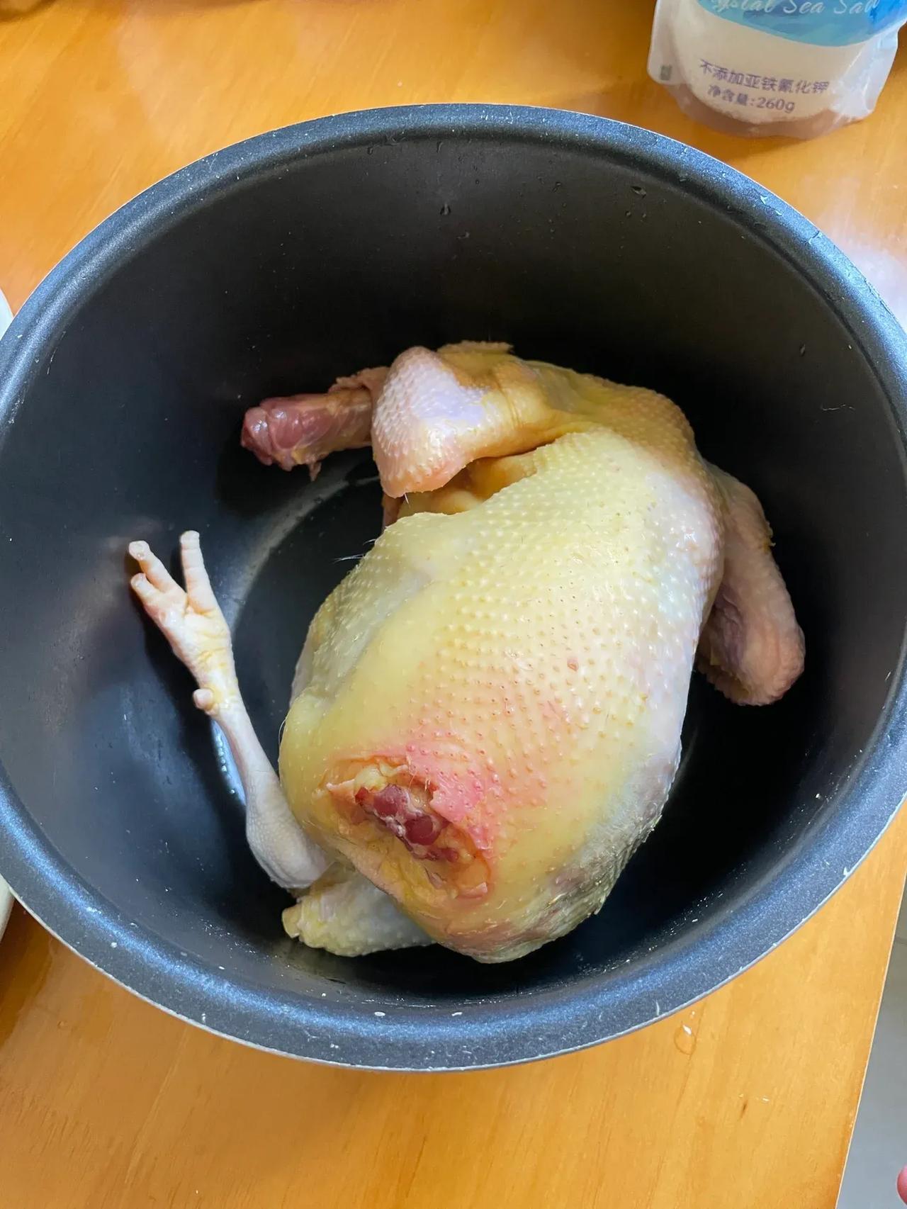 今天，我在朋友圈看到我同事在晒土鸡！我就去问她怎么卖的！

我朋友告诉我，她的婆