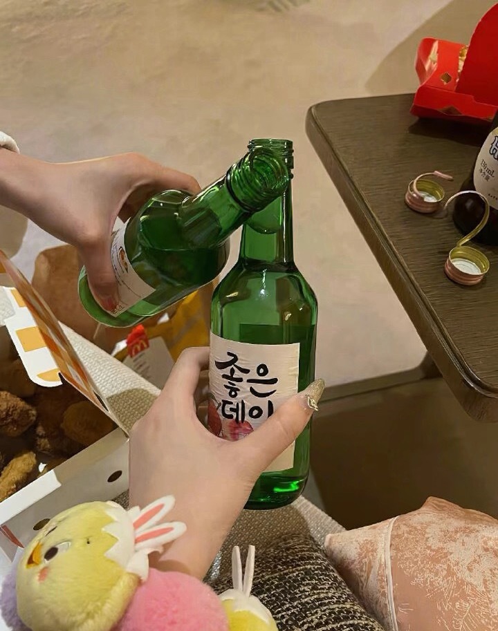 我亲眼目睹了自己的崩塌与重建 这一路很辛苦 我可以破碎但绝不能枯萎 