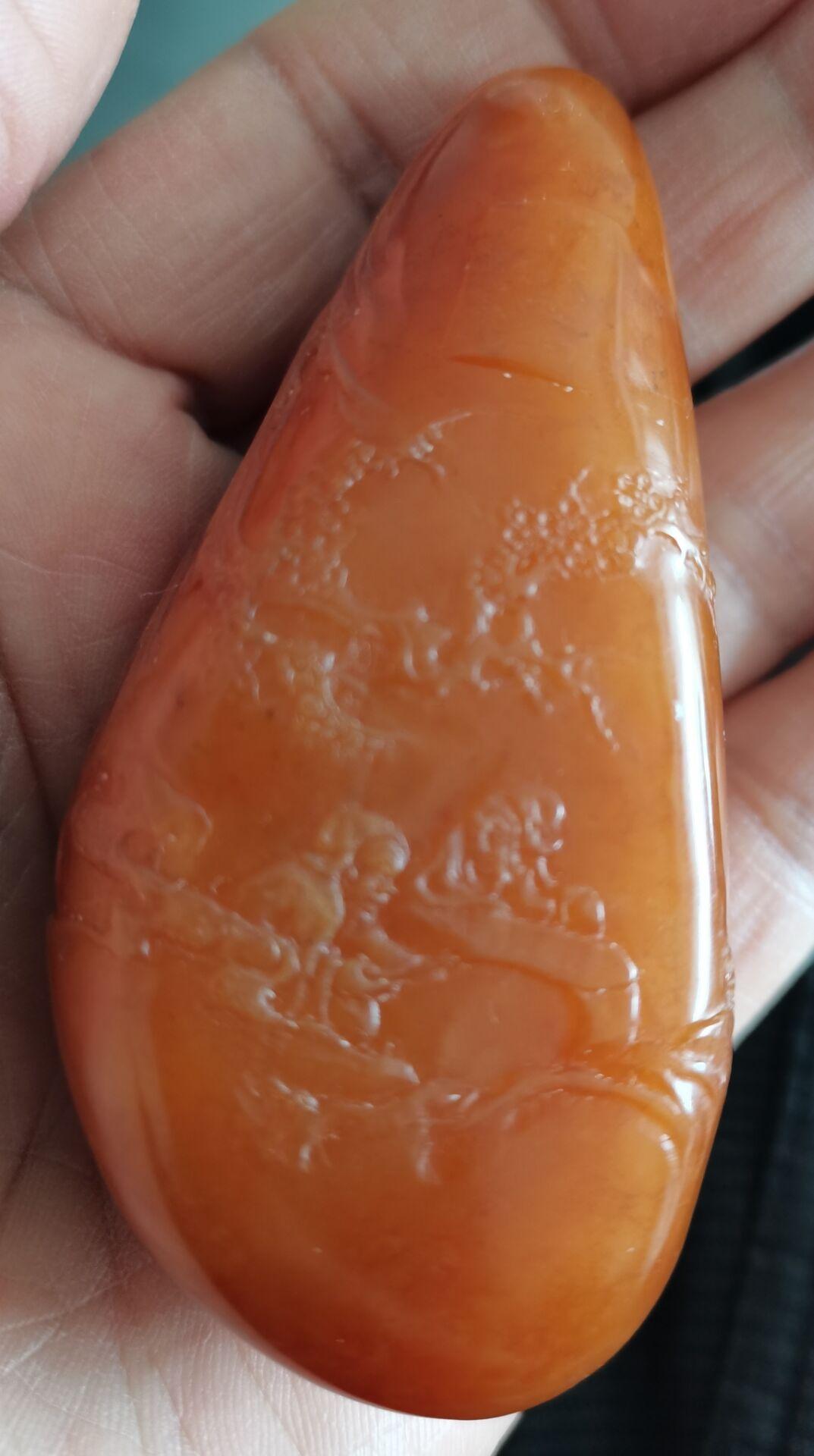 题图
玩石还医病，
养生怡性情。
寿山仙子影，
玄幻自空灵。