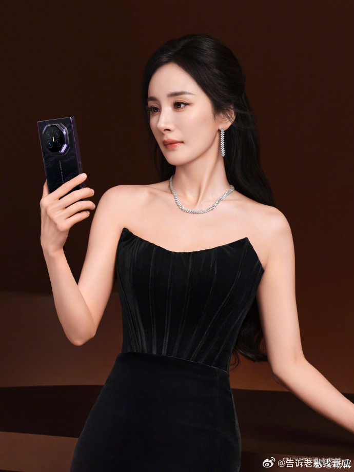 杨幂锁骨能养鱼了杨幂锁骨链 锁骨太绝了，锁骨链好加分 ​​​